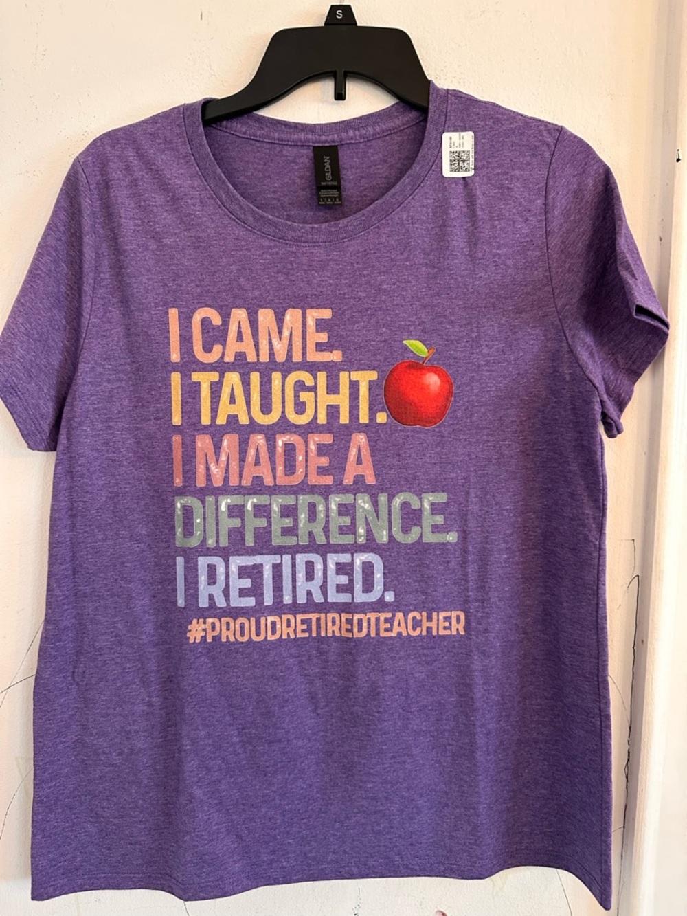 Retired Teacher Gift I Size L I Colorful Casual T-shirt Purple & Soft